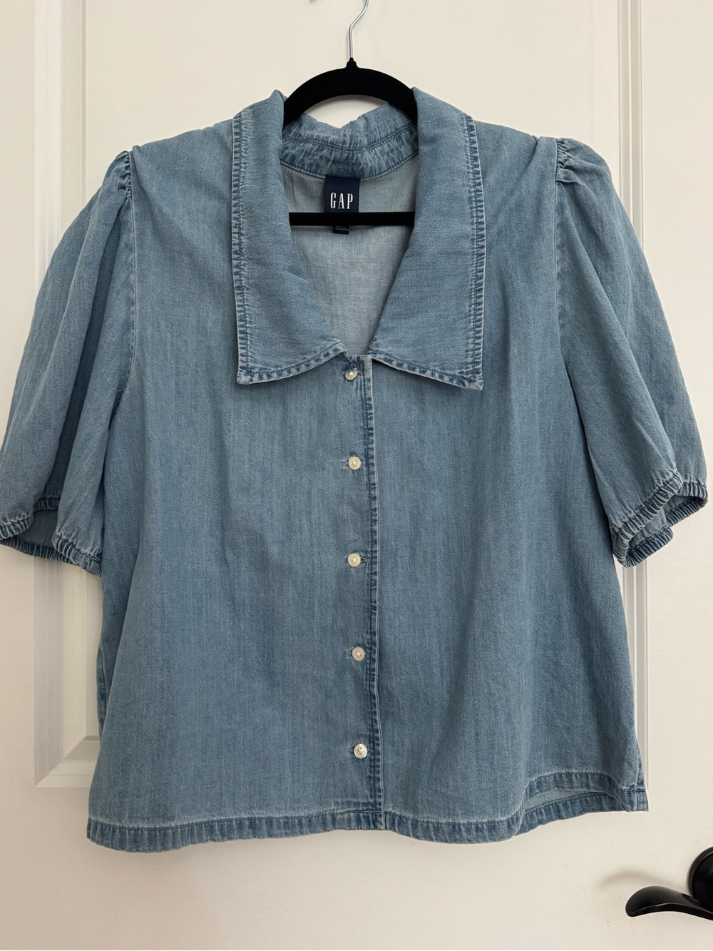 NWOT Jean puff sleeve top. Gap size large/tall